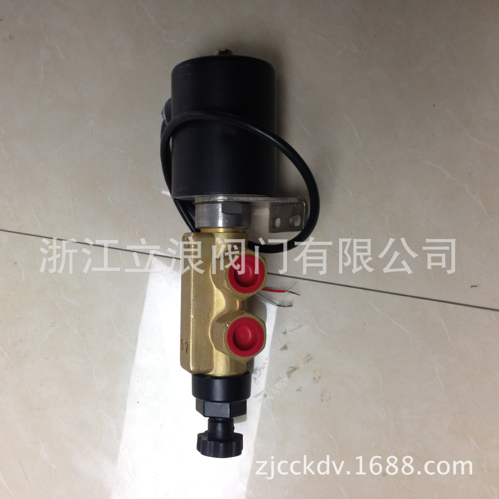 A102ED型直動(dòng)式二位四通電磁閥1