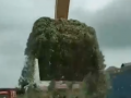 挖掘機(jī)和鏟車(chē)PK，誰(shuí)的工作效率高？鏟車(chē)師傅不愧是老司機(jī) (391播放)
