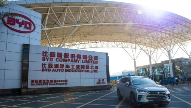 人才大戰(zhàn)攻防戰(zhàn)：比亞迪撒錢18億，1.2萬員工享“0元購”，但......