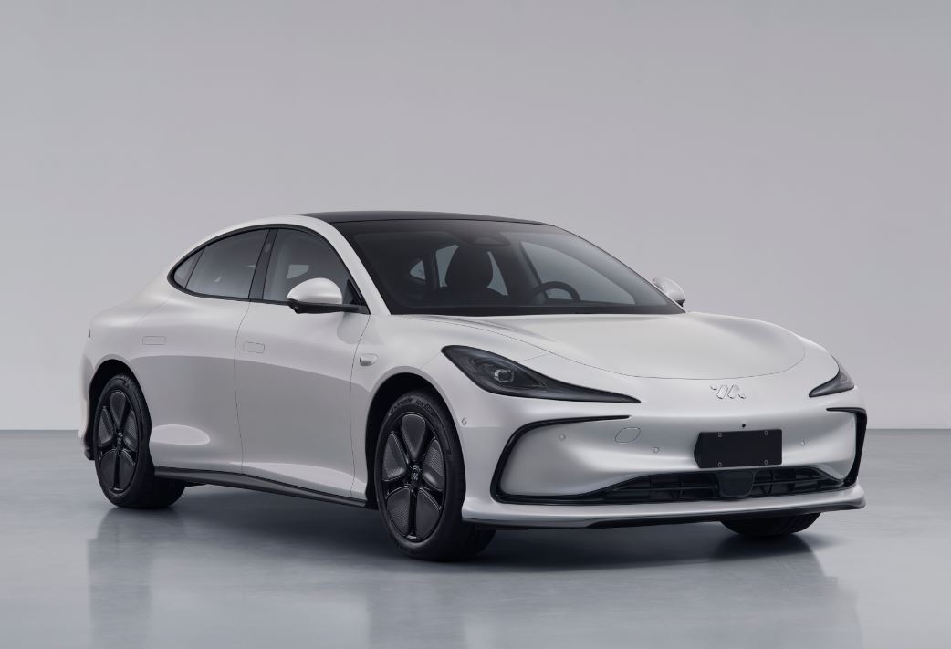 智己第二款轎車 L6 工信部證件照亮相:二季度發(fā)布,號稱零百 2 秒級 / 續(xù)航破千